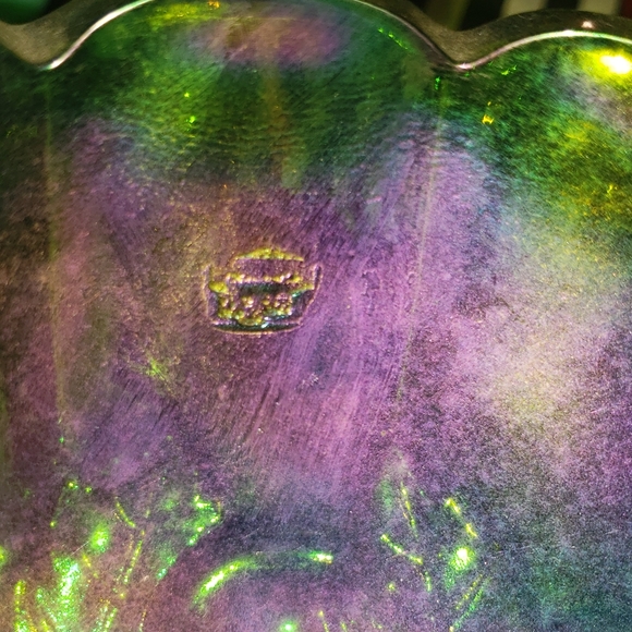 Green Harvest Carnival Glass - Picture 3 of 3